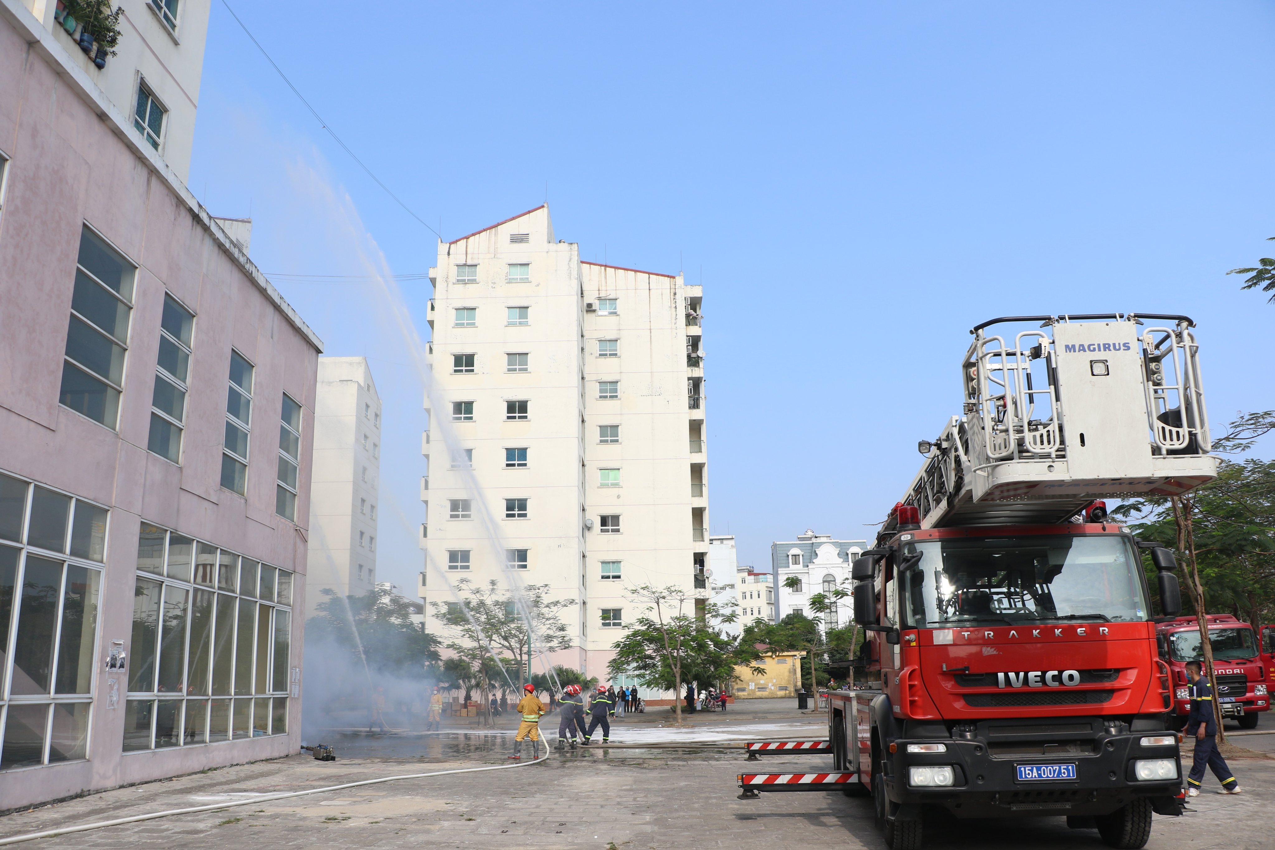 Thực tập phương án chữa cháy và cứu nạn, cứu hộ tại chung cư 9 tầng Đông Khê